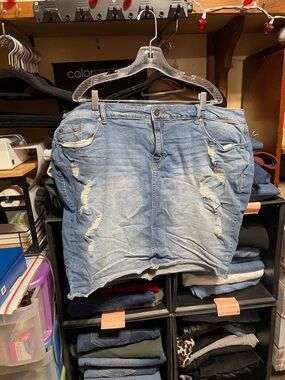 #407a size 26 torrid Light Blue distressed Denim skirt with Gold Stitching